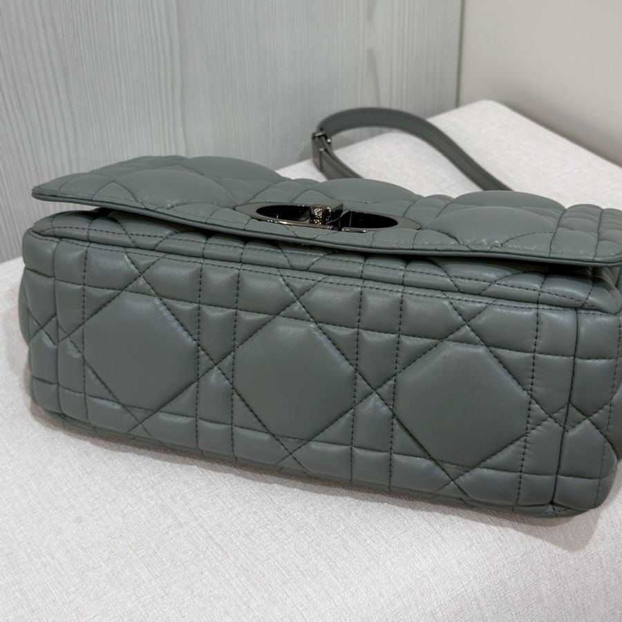 DIOR迪奧caro25cm中號高級灰閒置帶膜全新全配🈶購證專櫃13萬-15
