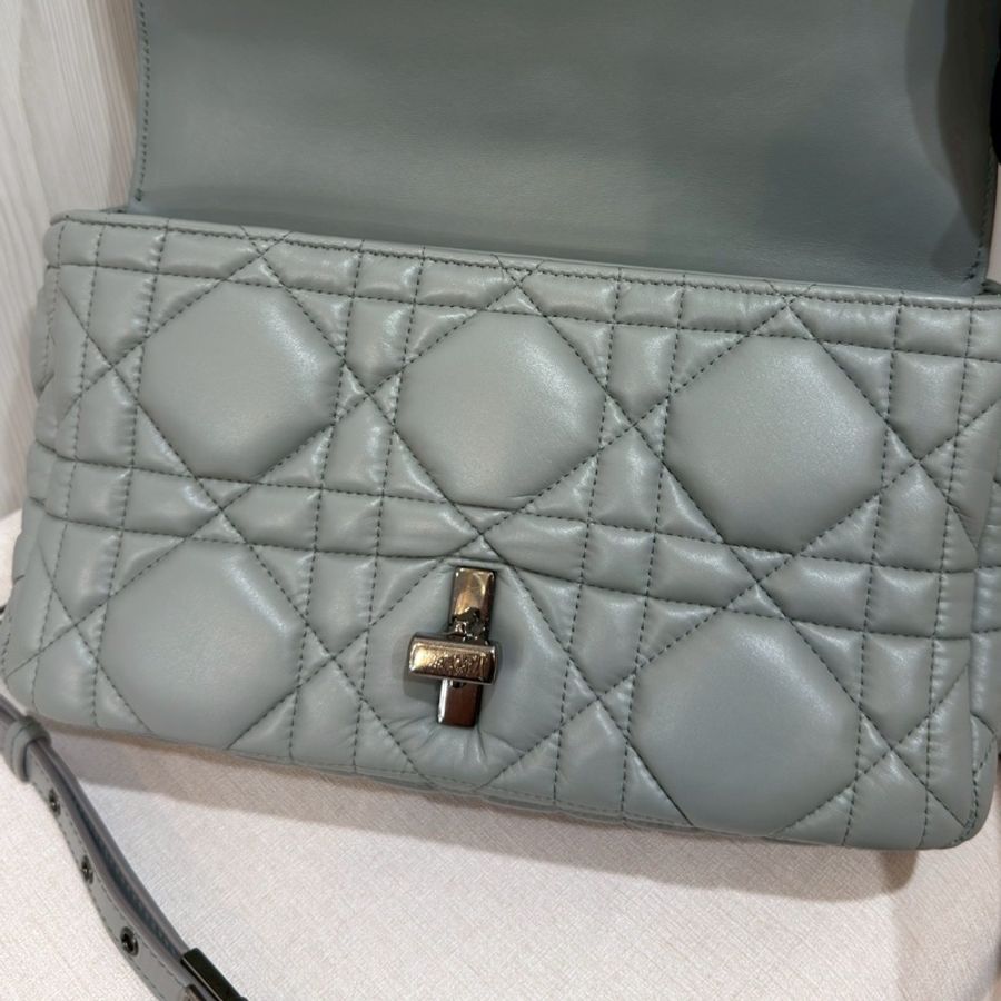 DIOR迪奧caro25cm中號高級灰閒置帶膜全新全配🈶購證專櫃13萬-21