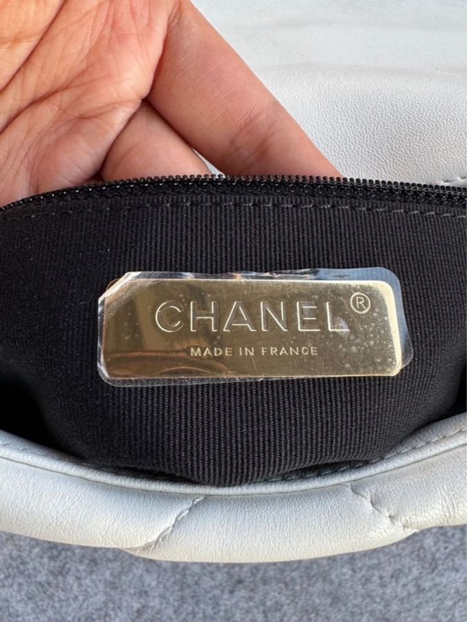 99新 原膜 Chanel 中號白色19bag 銀扣-5
