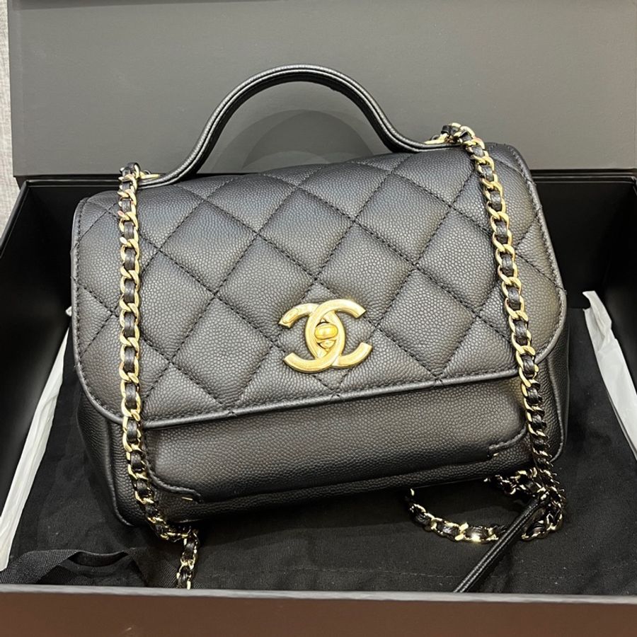 Chanel香奈兒黑金扣affinity荔枝牛皮郵差包 27開無卡 底長19-0