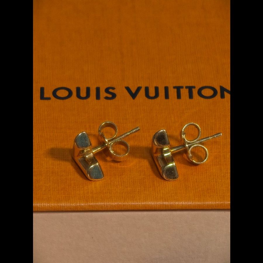 LV Essential V 耳釘 M68153-2