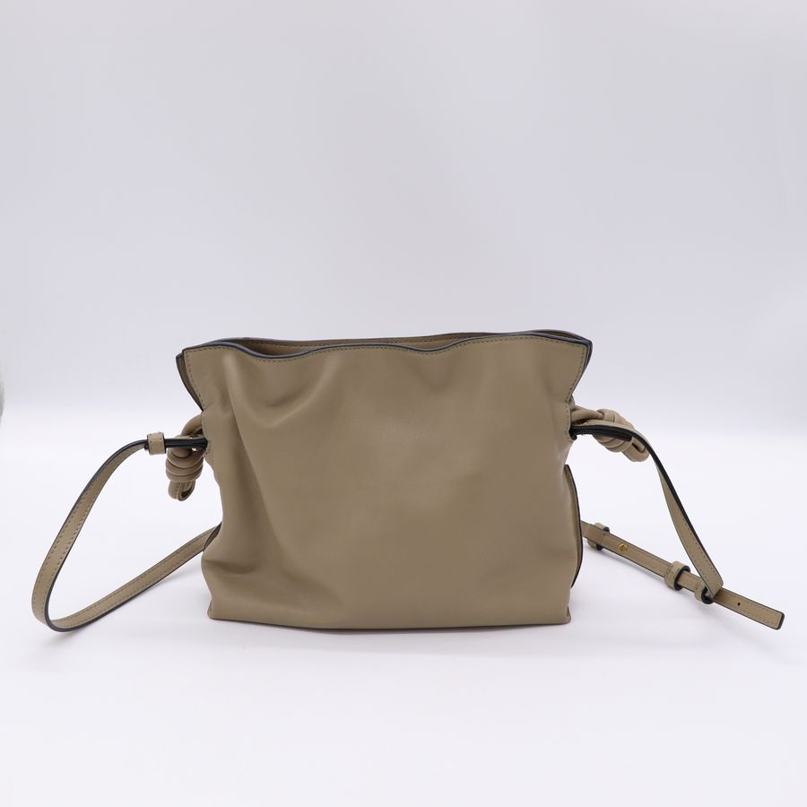 Loewe Flamenco 黏土綠迷你納帕牛皮福袋包手拿包-1