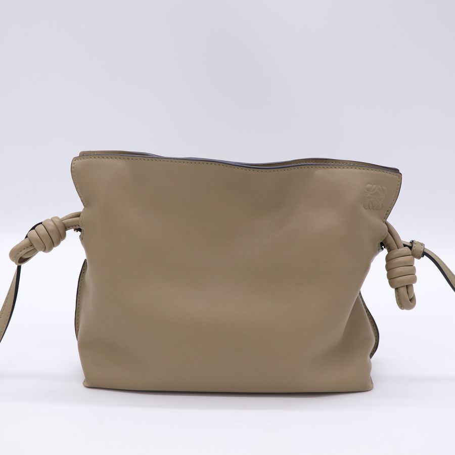 Loewe Flamenco 黏土綠迷你納帕牛皮福袋包手拿包-4