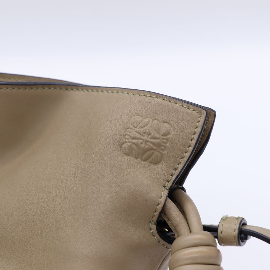 Loewe Flamenco 黏土綠迷你納帕牛皮福袋包手拿包-8
