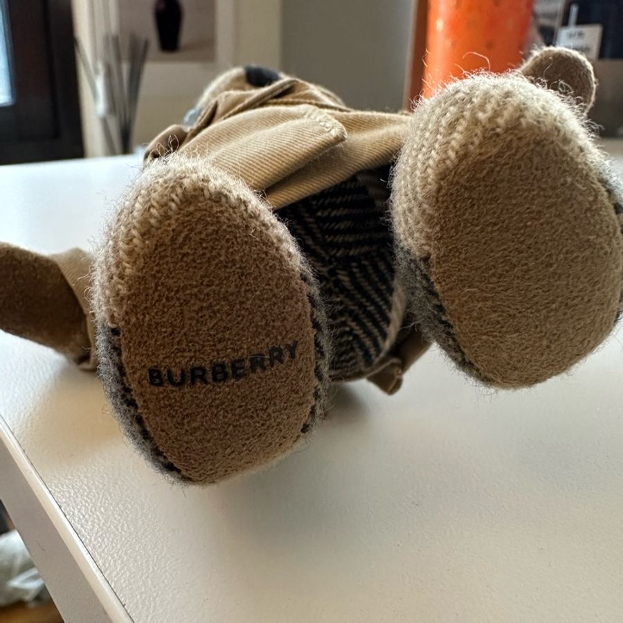 BURBERRY Thomas 風衣造型喀什米爾泰迪熊吊飾-0