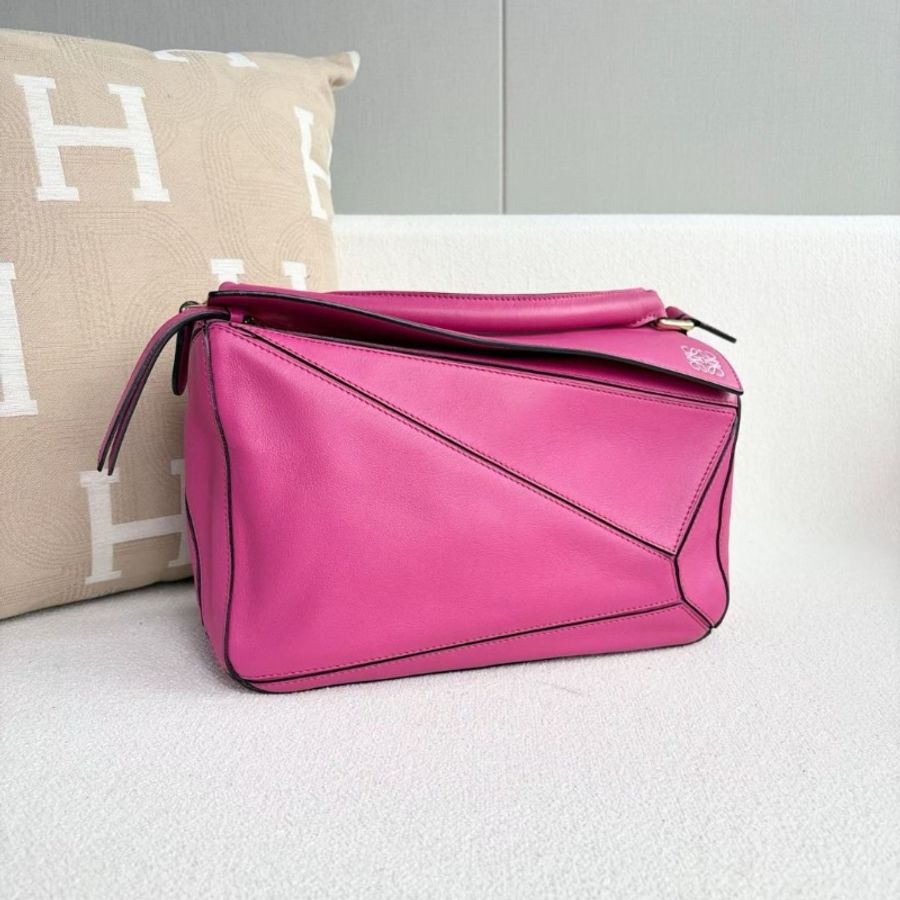 Loewe puzzle 中號 玫紅色 牛皮 28*19*12 9新 配件塵袋 肩帶-4