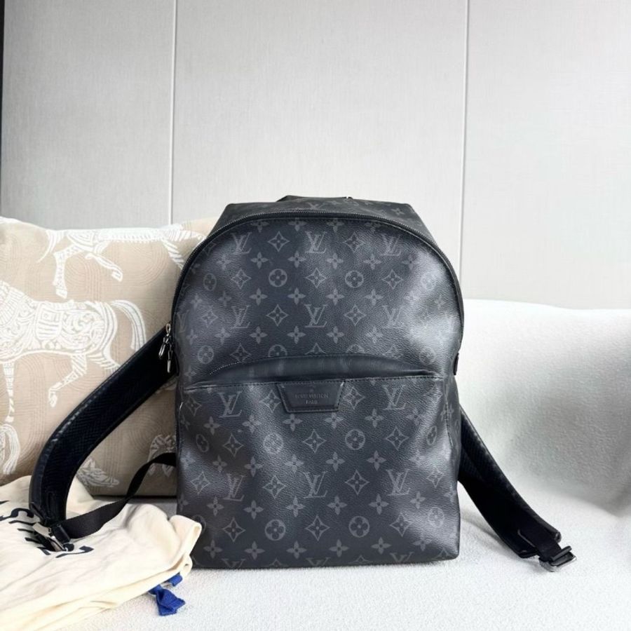 LV 黑老花阿波羅 Discovery後背包 黑灰色 29*38*19 9新 配件塵袋-1