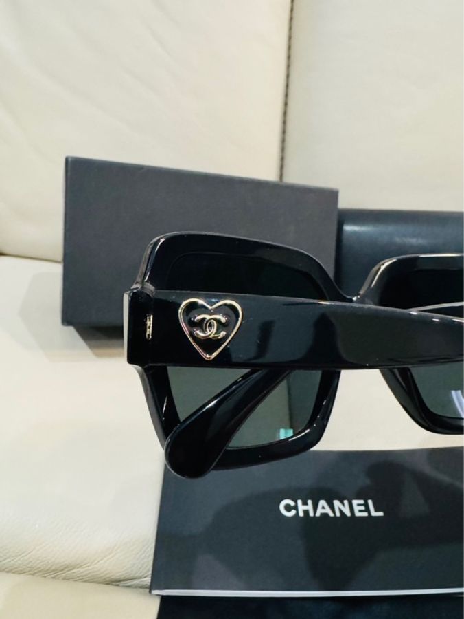 Chanel 愛心黑框墨鏡-11