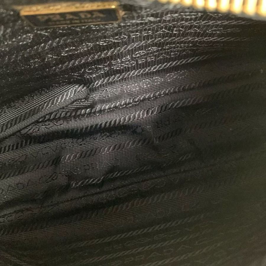 Prada 黑金Hobo腋下包 22*17*6 95新 配件盒 肩帶 鏈條 塵袋 保卡-7