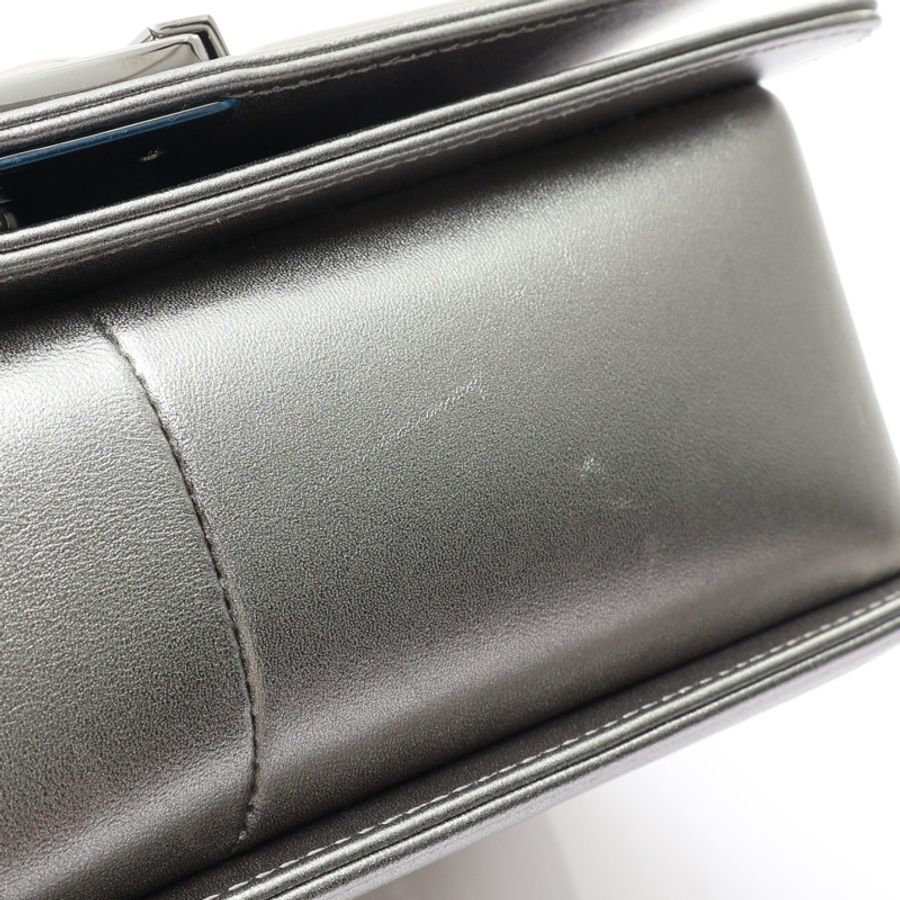 亮片 Boy 25 肩背包 金屬綠色 羊皮 銀釦【CHANEL 香奈兒】 A67086-11