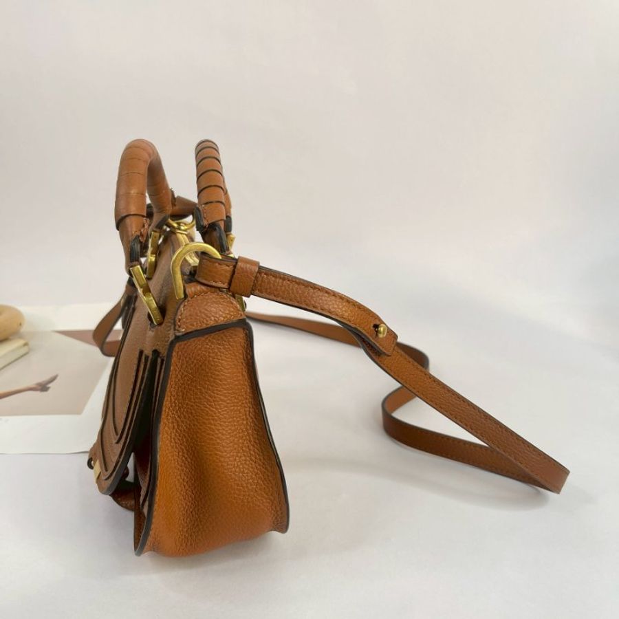 CHLOE Marcie 粒面牛皮翻蓋迷你馬鞍斜背包 棕色-3