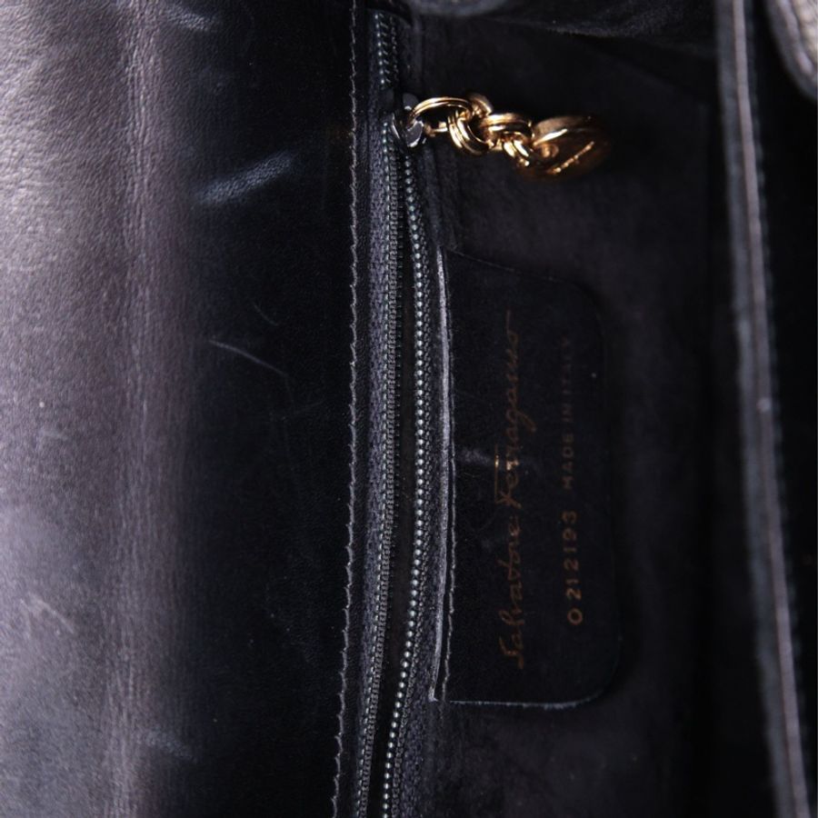 Ferragamo博物馆系列黑金蜥蜴皮马蹄扣手提包单肩包-26