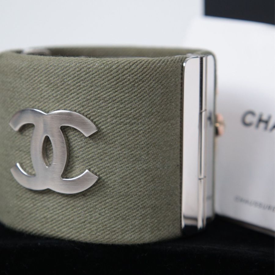 Chanel 17年古巴系列秀款绿色丹宁牛仔贝壳仙人掌琉璃图案宽手镯-4