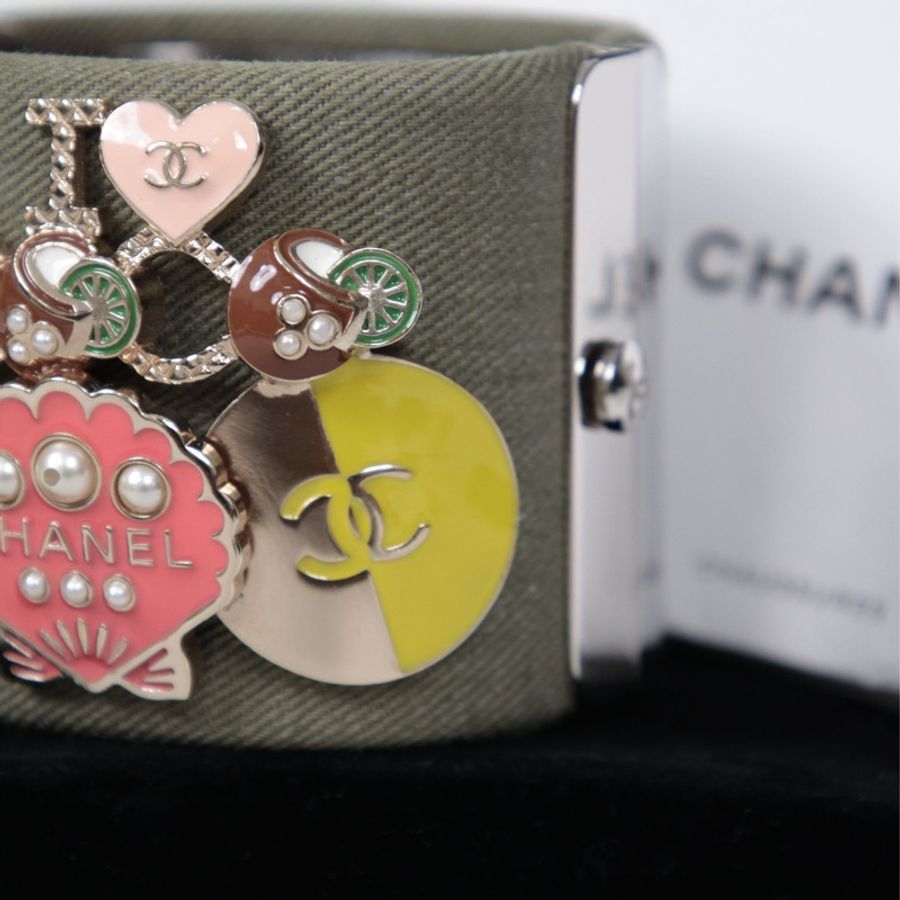 Chanel 17年古巴系列秀款绿色丹宁牛仔贝壳仙人掌琉璃图案宽手镯-8