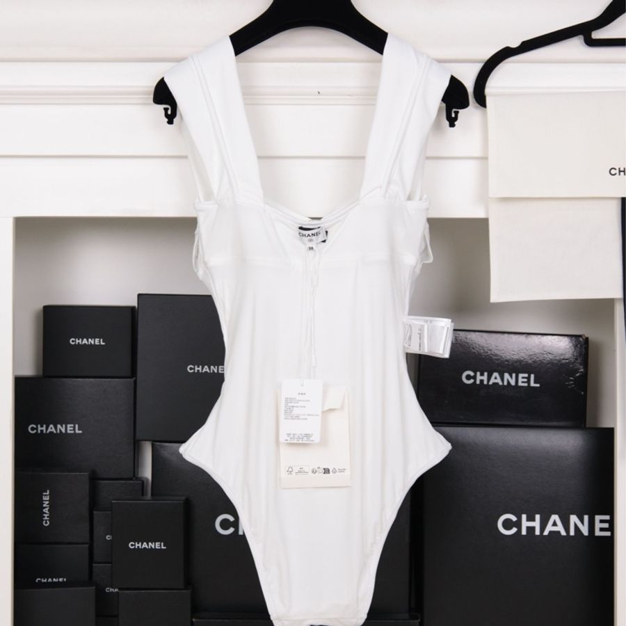 Chanel 26C邮轮系列白色钻扣连体泳衣-5