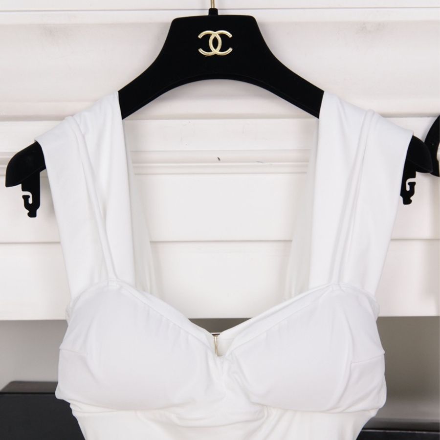 Chanel 26C邮轮系列白色钻扣连体泳衣-12