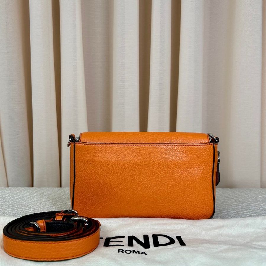 FENDI 橘色荔枝紋翻蓋包-2