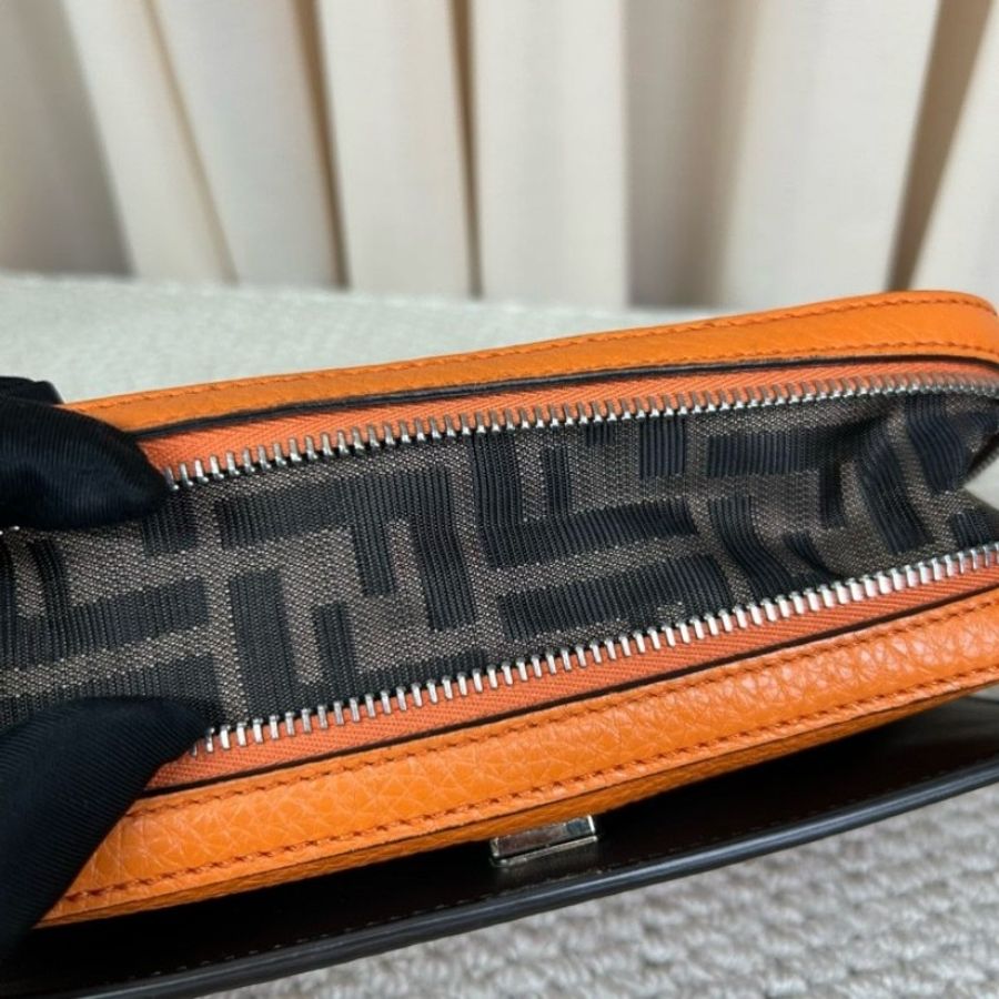 FENDI 橘色荔枝紋翻蓋包-18