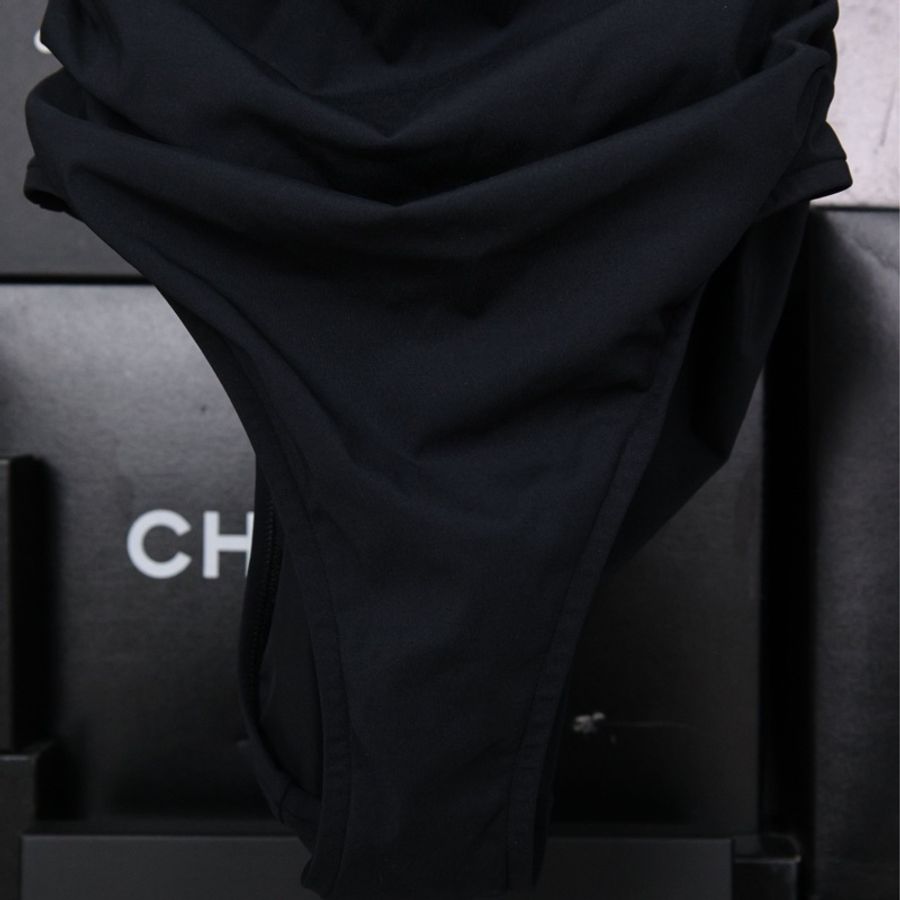 Chanel 26C邮轮系列黑色钻扣连体泳衣-12