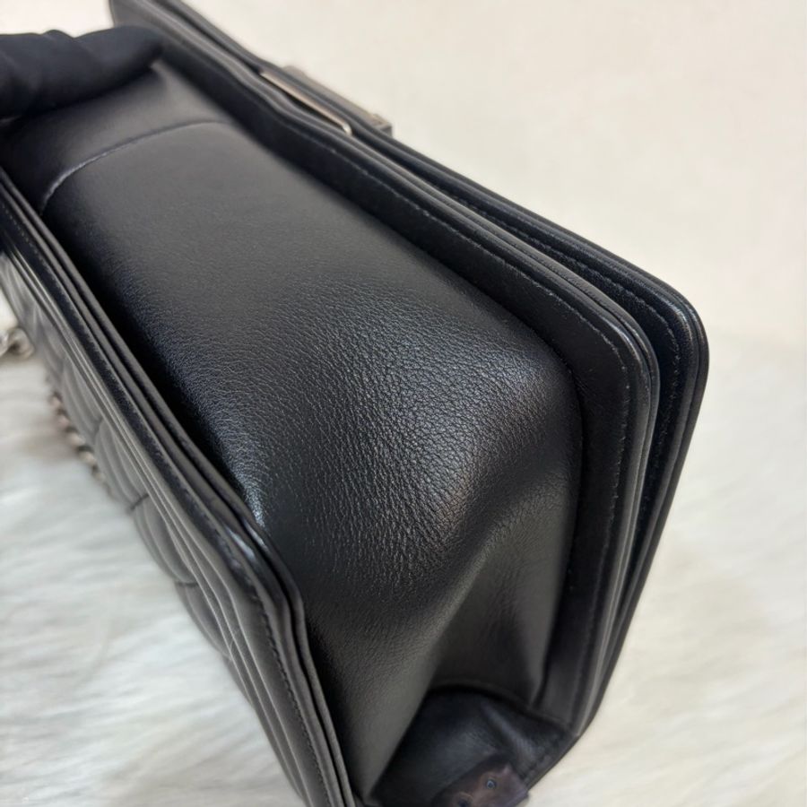 CHANEL A67086 COCO BOY 25 黑色 牛皮 菱格紋 銀鍊 斜背包肩背包男孩包口蓋包-9