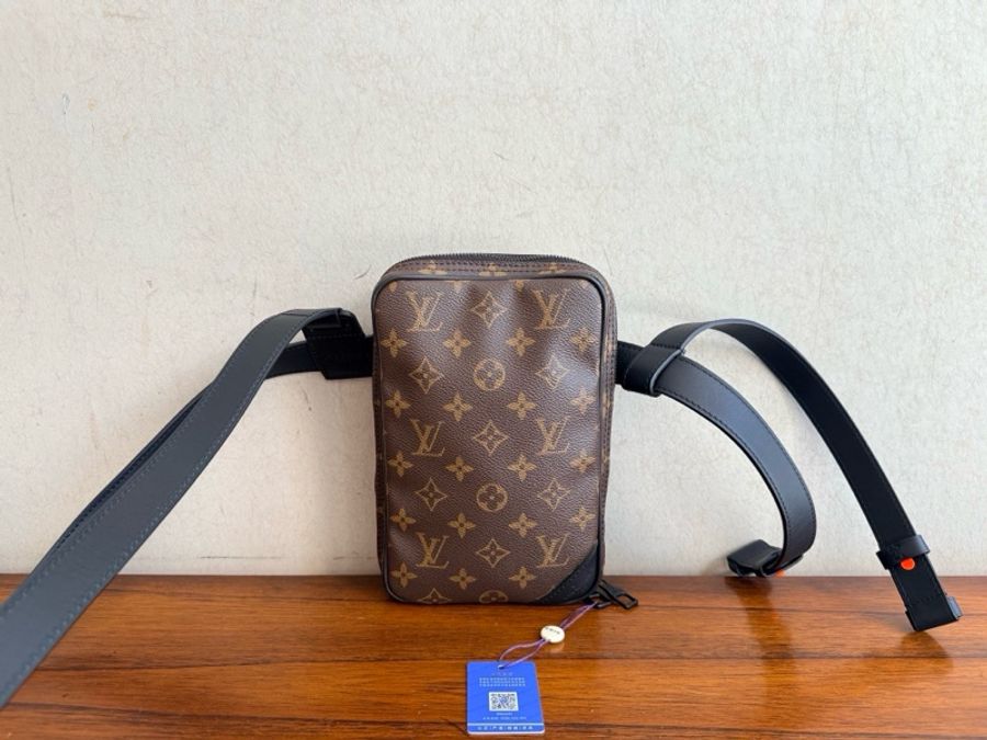 LV 19ss老花配色拼皮Utility side工裝包 秀款-1