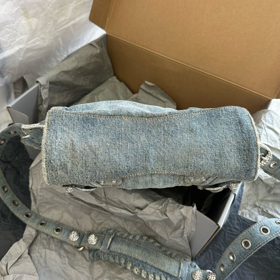 巴黎世家/Balenciaga NEO CAGOLE CITY 棉 長38.9 x 高24.9 x 寬17.0釐米    專櫃價26900。-5