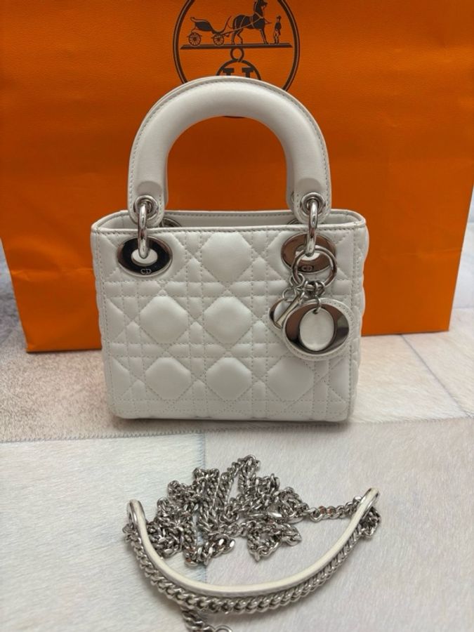 Dior 迪奧 三格白色戴妃 銀扣 18編碼 尺寸：17 x 15 x 7厘米-1