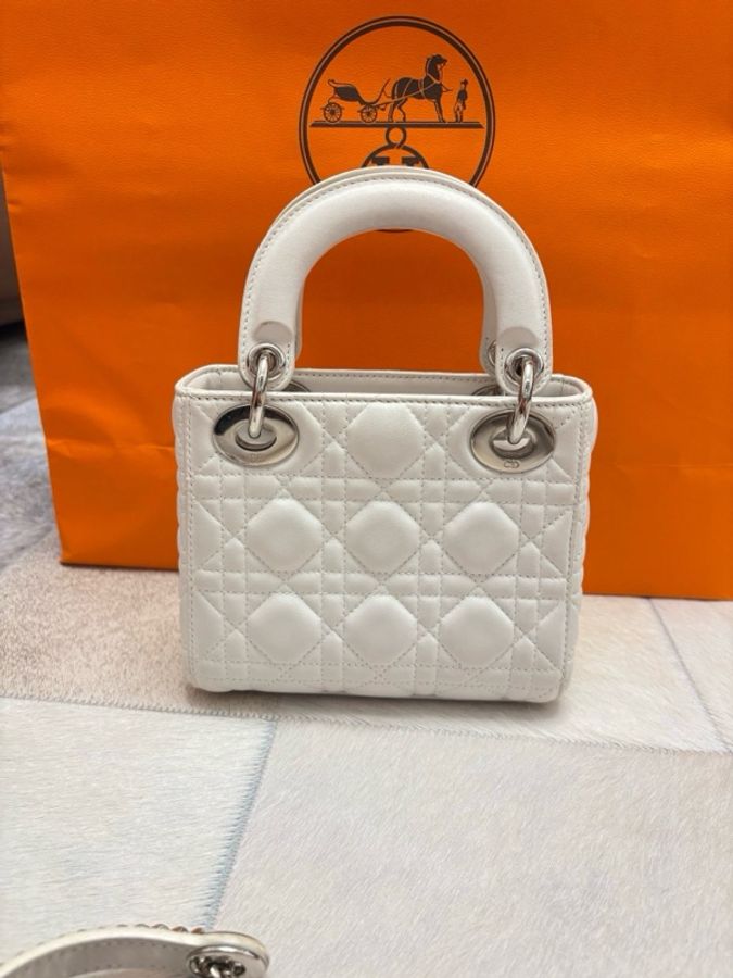 Dior 迪奧 三格白色戴妃 銀扣 18編碼 尺寸：17 x 15 x 7厘米-2