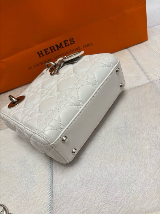 Dior 迪奧 三格白色戴妃 銀扣 18編碼 尺寸：17 x 15 x 7厘米-5