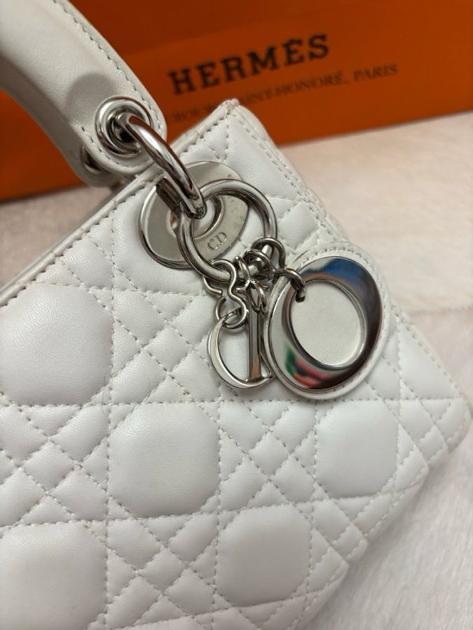 Dior 迪奧 三格白色戴妃 銀扣 18編碼 尺寸：17 x 15 x 7厘米-6