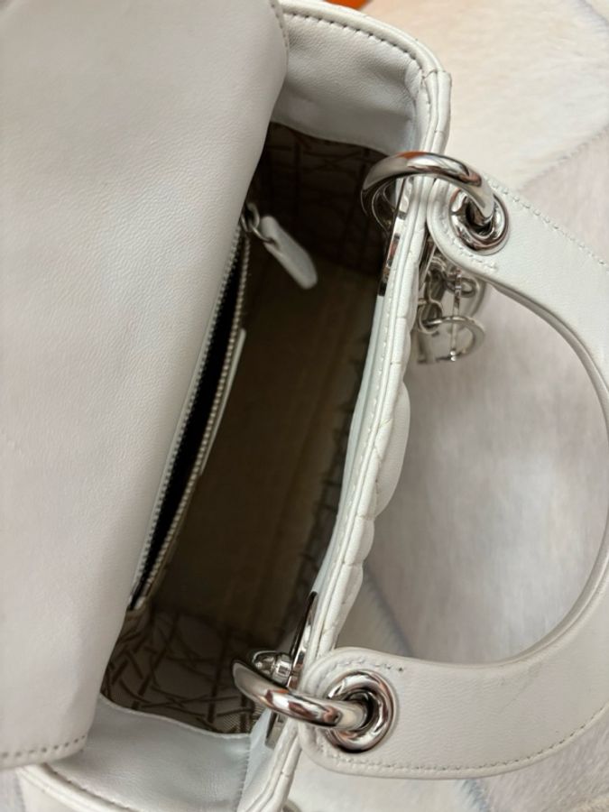 Dior 迪奧 三格白色戴妃 銀扣 18編碼 尺寸：17 x 15 x 7厘米-9