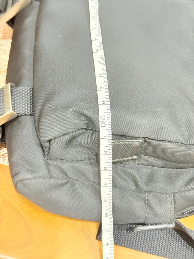 88新✨男生的帥包 好輕 好揹很好用的 經典黑色尼龍 PRADA斜背包-11