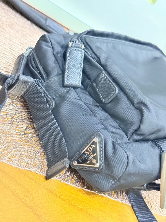 88新✨男生的帥包 好輕 好揹很好用的 經典黑色尼龍 PRADA斜背包-22