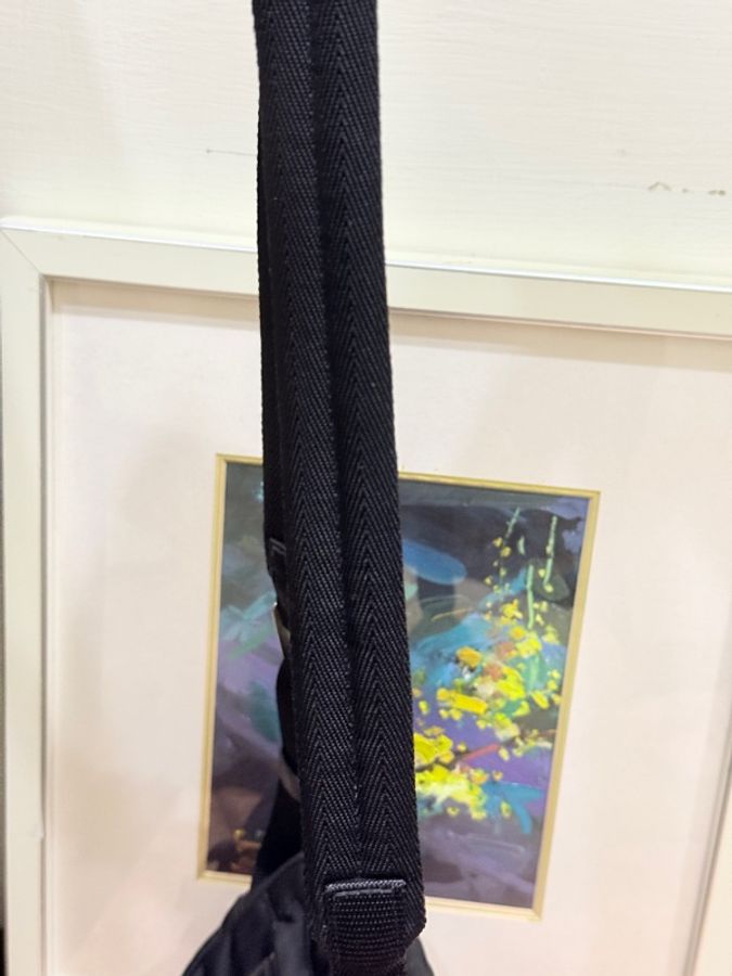 88新✨男生的帥包 好輕 好揹很好用的 經典黑色尼龍 PRADA斜背包-24