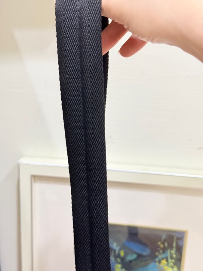 88新✨男生的帥包 好輕 好揹很好用的 經典黑色尼龍 PRADA斜背包-25