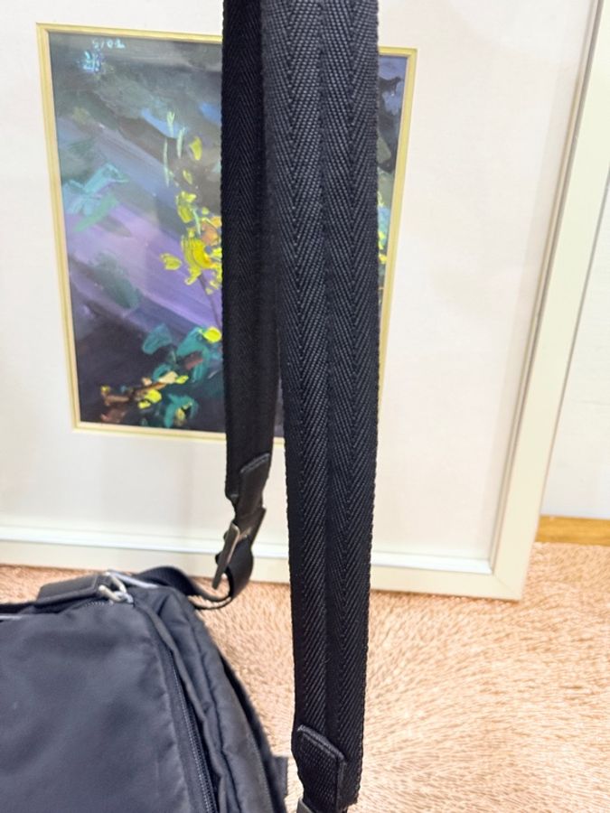 88新✨男生的帥包 好輕 好揹很好用的 經典黑色尼龍 PRADA斜背包-26