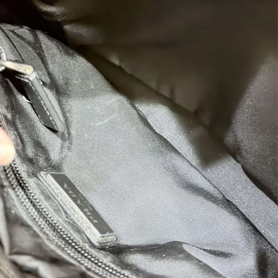 88新✨男生的帥包 好輕 好揹很好用的 經典黑色尼龍 PRADA斜背包-41