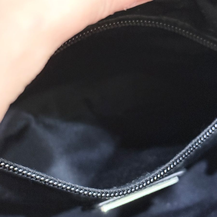 88新✨男生的帥包 好輕 好揹很好用的 經典黑色尼龍 PRADA斜背包-43