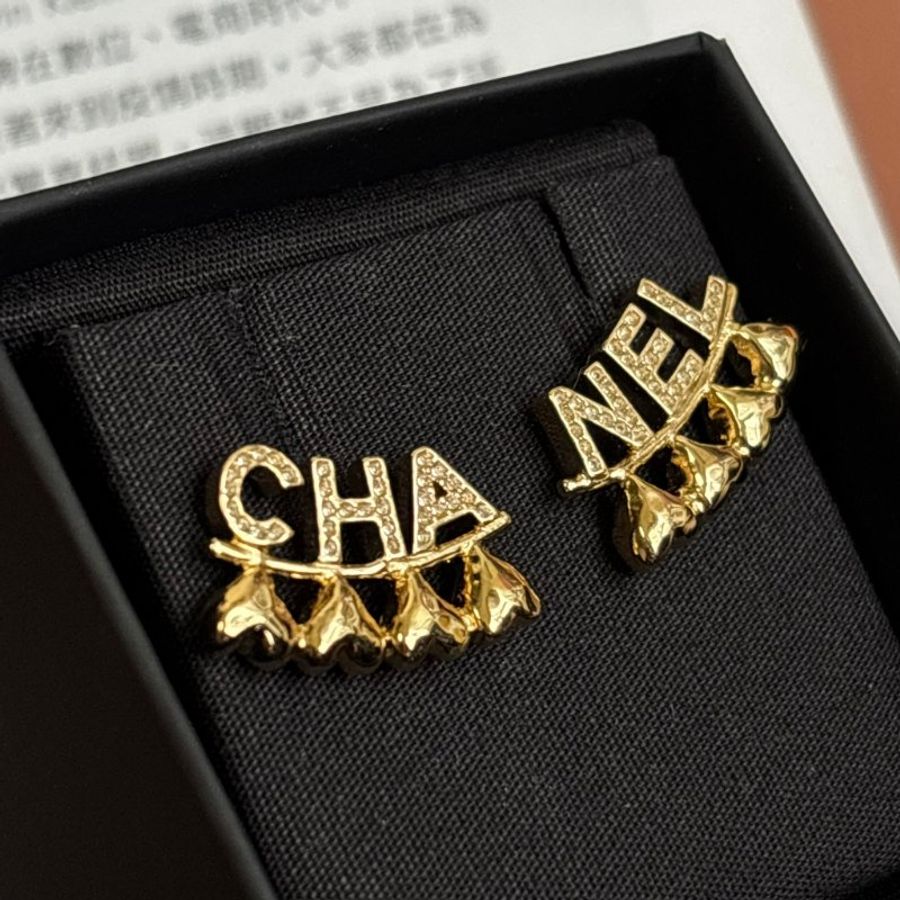 ::CHANEL:: ABA271 金色水鑽字母 愛心綴飾貼耳 耳環-4