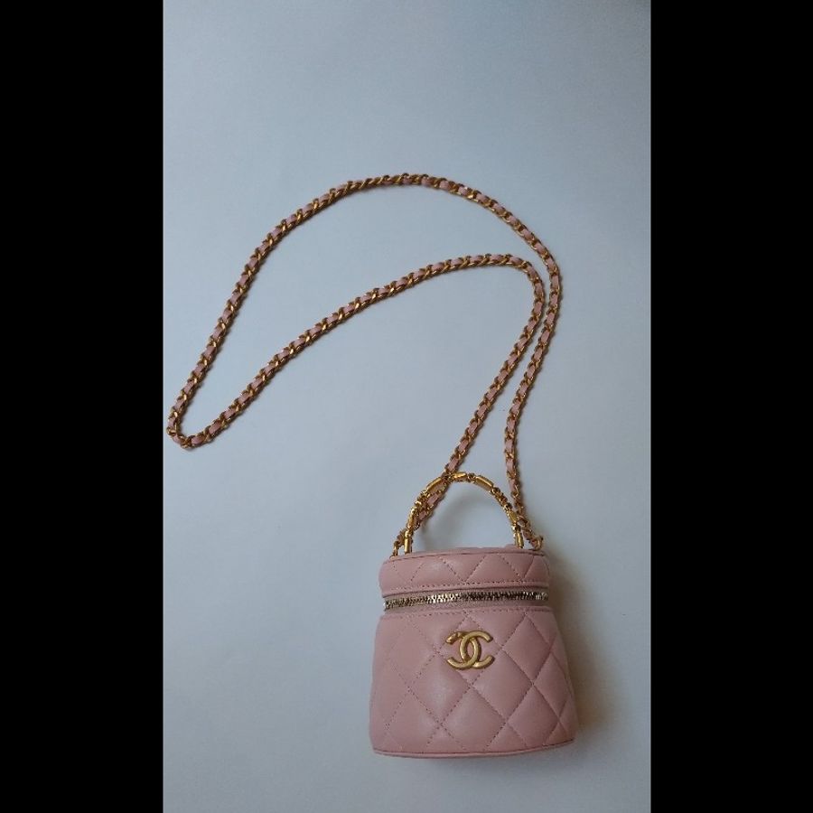 Chanel 金鍊淺粉皮迷你兩用化妝包-9