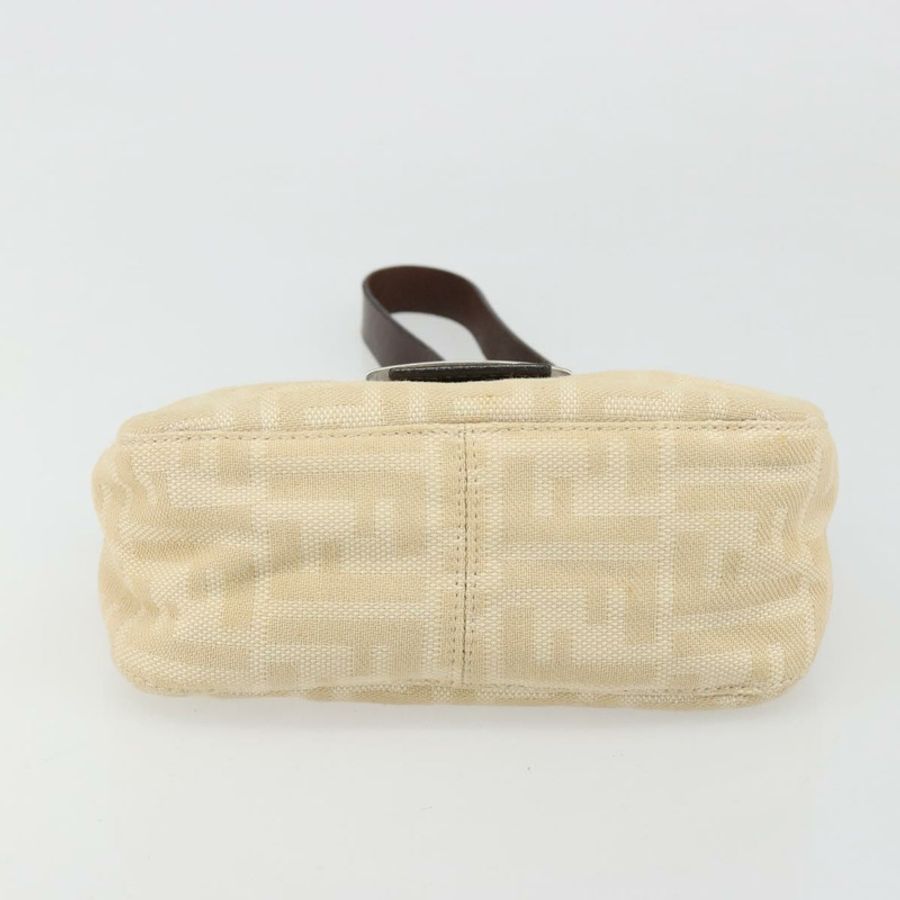 【日本直送】FENDI Zucca帆布Mamma Baguette肩背包 米色 銀色 正品 187318A-4