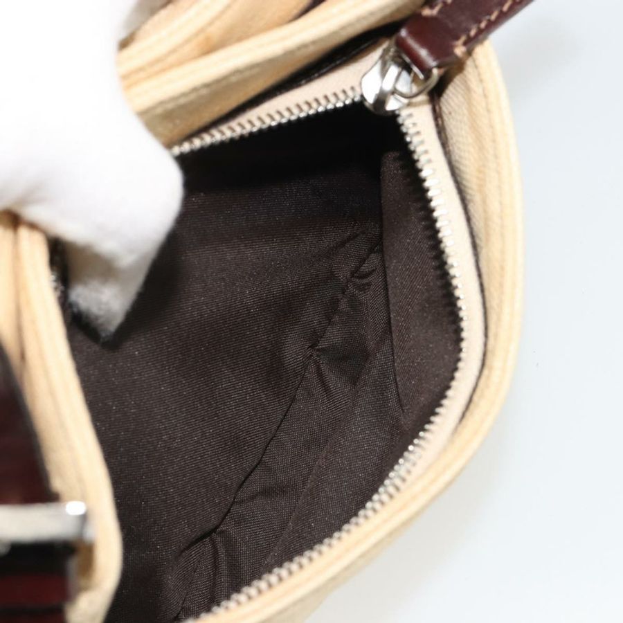 【日本直送】FENDI Zucca帆布Mamma Baguette肩背包 米色 銀色 正品 187318A-22