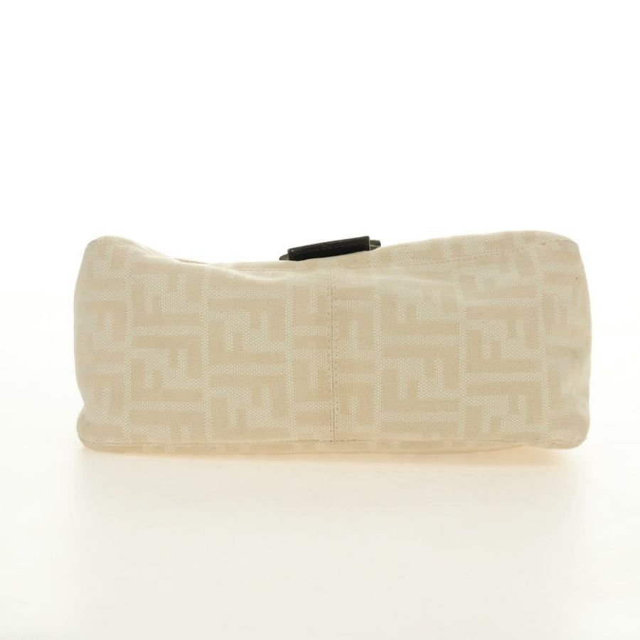 【日本直送】FENDI Zucca 帆布 Mamma Baguette 單肩包米色銀色正品 mr2561M-4