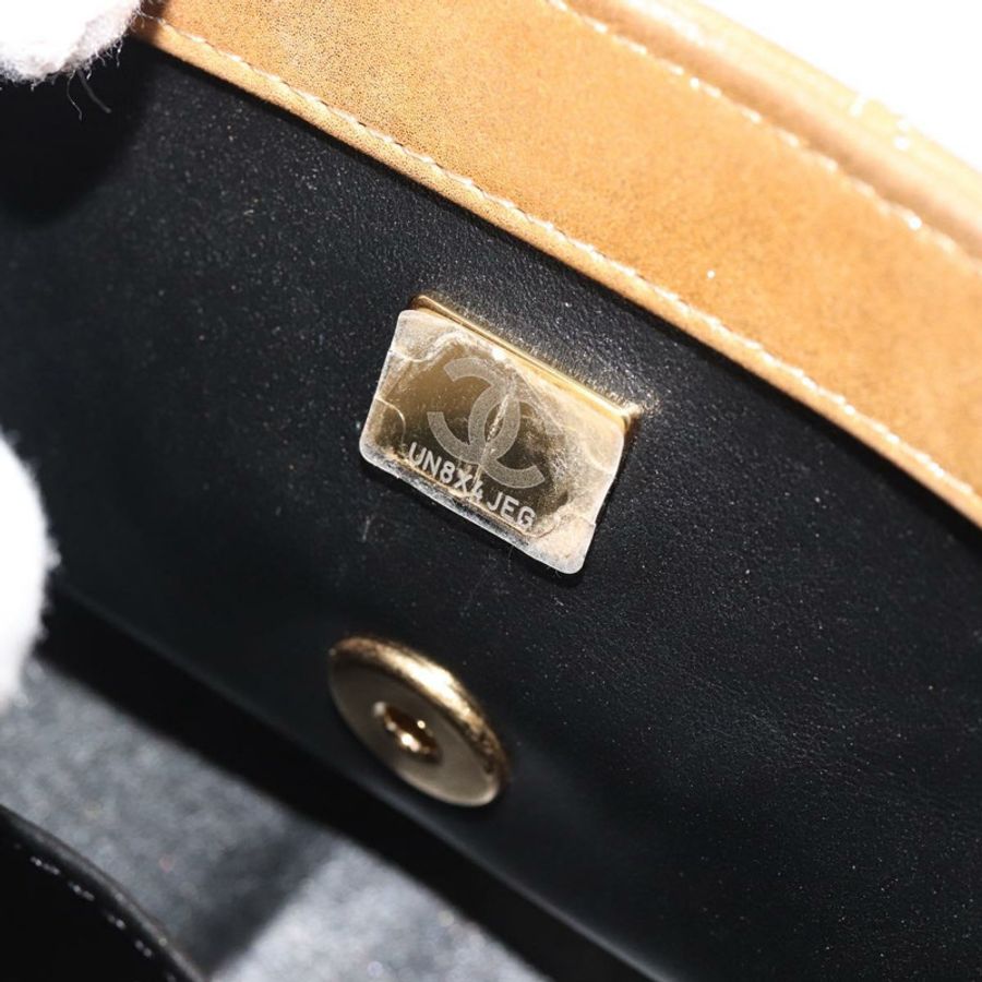 【日本直送】香奈兒 (CHANEL) Matelasse 鏈條肩背包，皮革材質，2 向金色雙 C 標誌，正品編號 188813SM-10