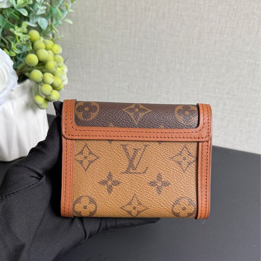 Louis Vuitton 路易威登  達芙妮錢包芯片款-1