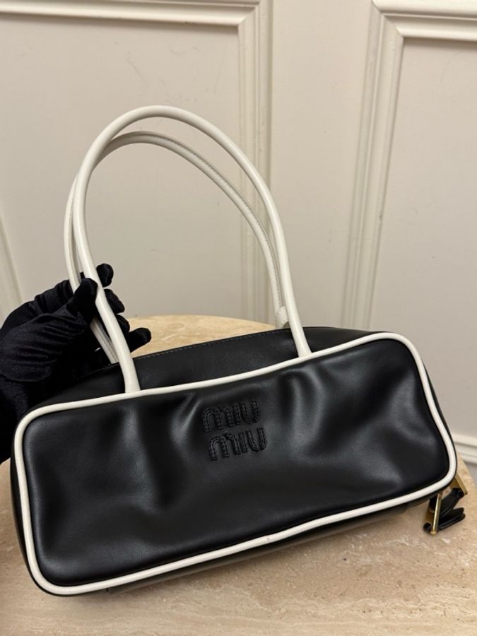 miu miu Beau 黑白拼色  保齡球 手提單肩包 尺寸：28cm-0
