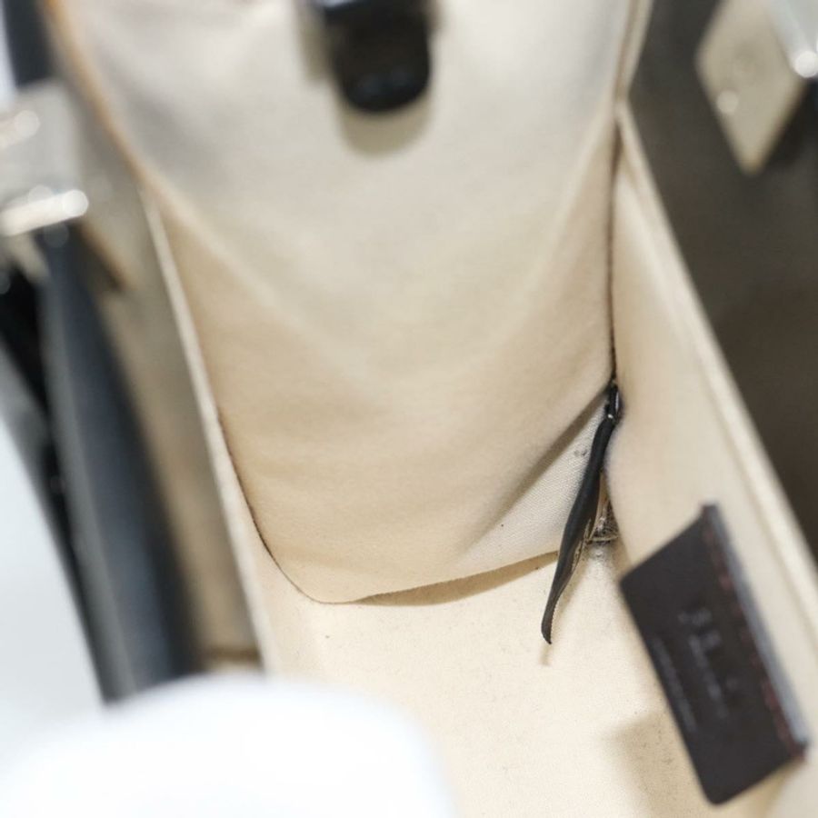 【日本直送】FENDI 手提包 漆皮 兩用 黑色 銀色 正品 ka4919M-21