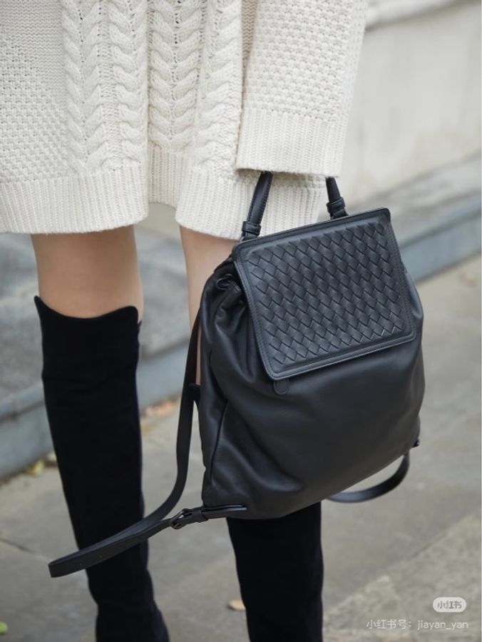 【威選精品】  ✨ Bottega Veneta 經典黑色編織後背包 ✨-0