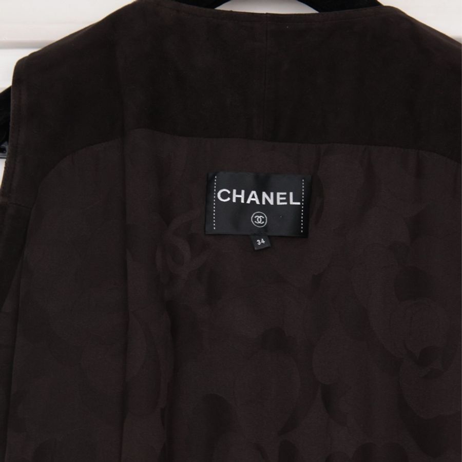 Chanel 21A棕色菱格纹皮革拼麂皮马甲长裤套装-43