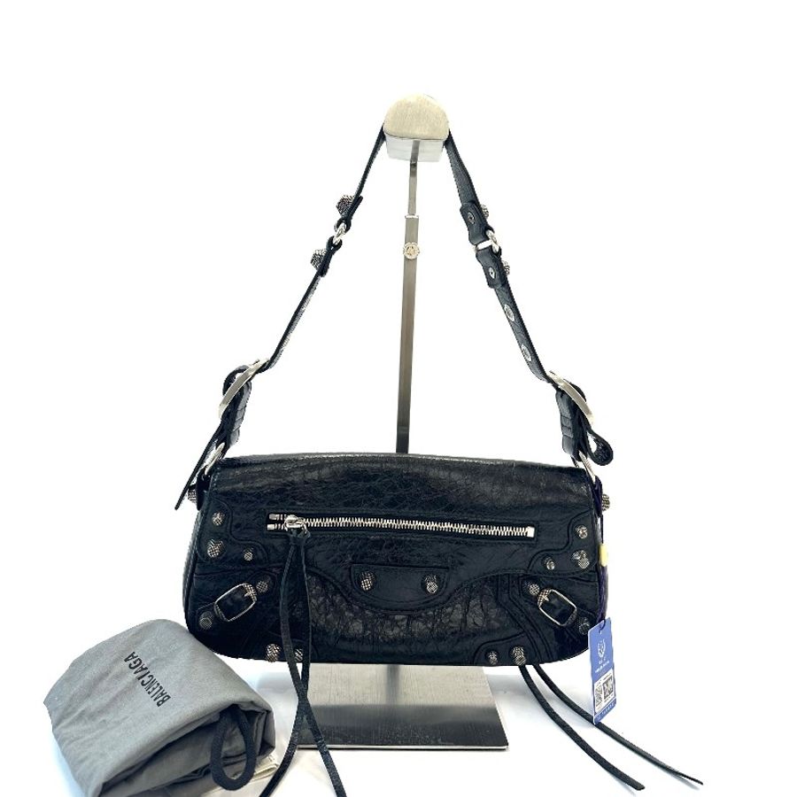 BALENCIAGA  Le Cagole 黑色羊皮銀扣機車包-1